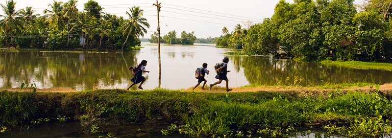 Marque-page Sur le chemin de l'école - Kerala, Inde